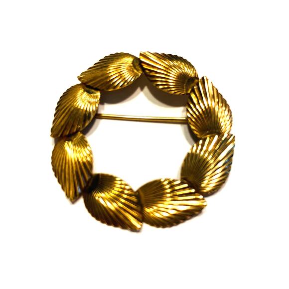 Vintage Winard 12K GF brooch wreath texture dimensional gold pin classic jewelry - Picture 2 of 5